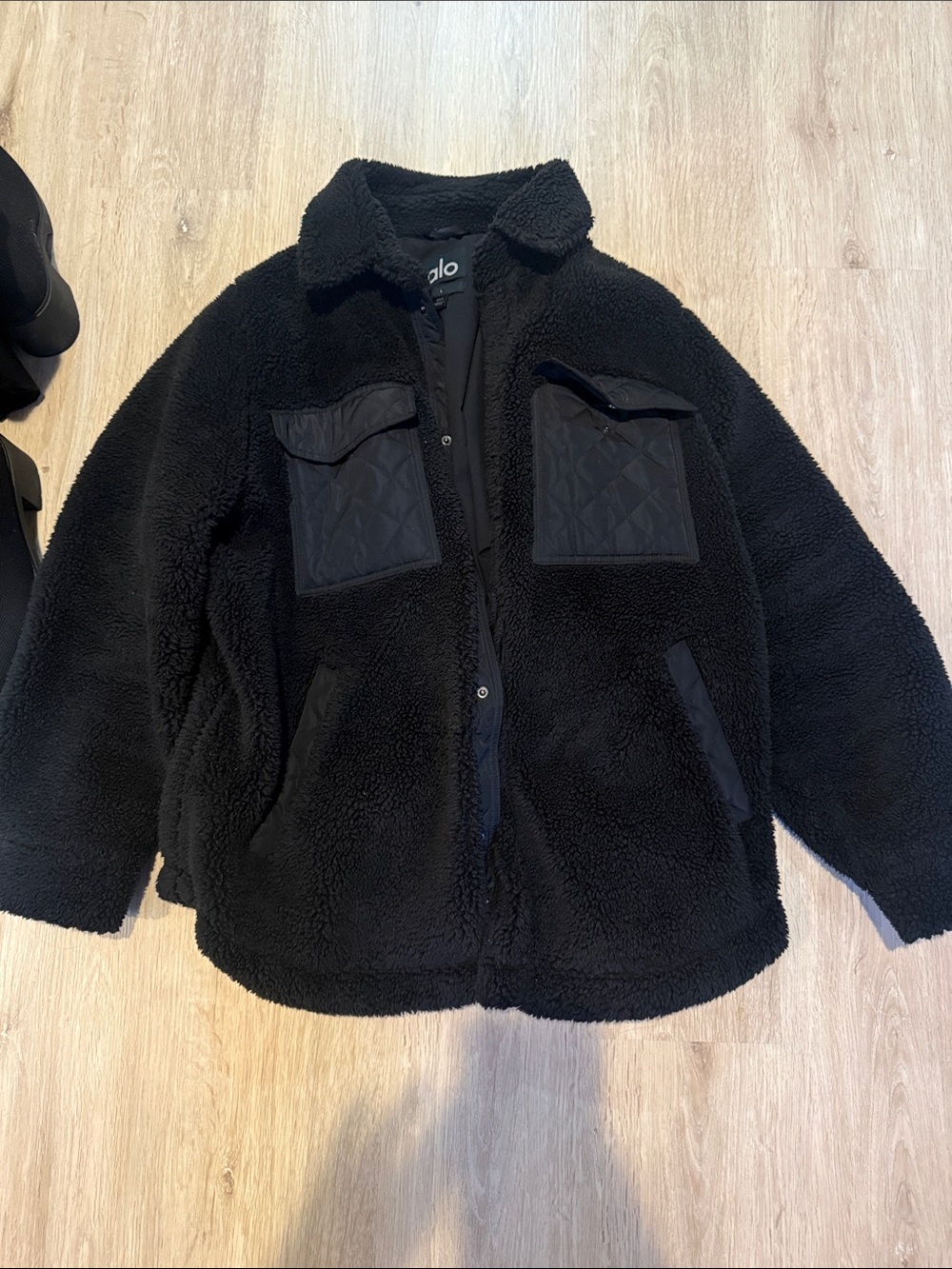 ALO Yoga Black Quilted-Pocket Sherpa edge Jacket size L gently worn